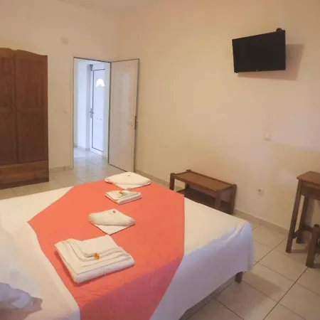 Athena Kythera Diakofti