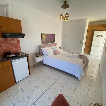 Athena Kythera Aparthotel 3*