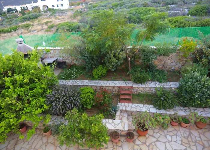 Ξενοδοχείο με διαμερίσματα Athena Kythera 3*